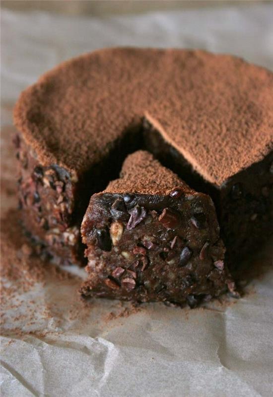 kakavos pyragas-marmitonas-šokoladinis pyragas-šokoladas-miltelių pyragas