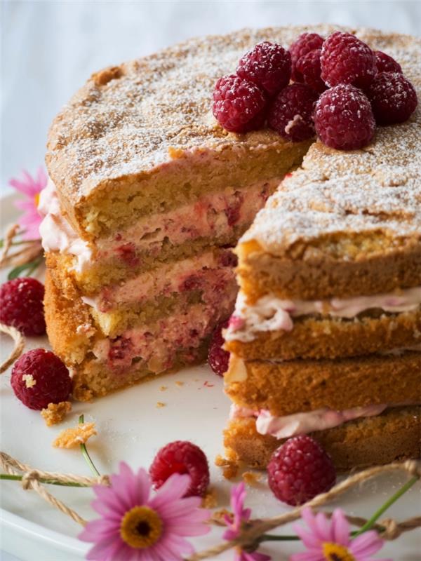 recept brez torte iz pšenične moke z mandlji, malinami in vanilijo, mehka torta