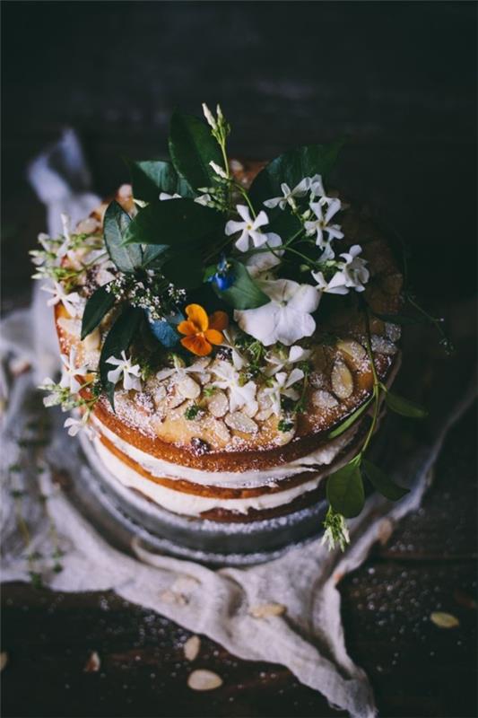 torta z užitnimi cvetovi