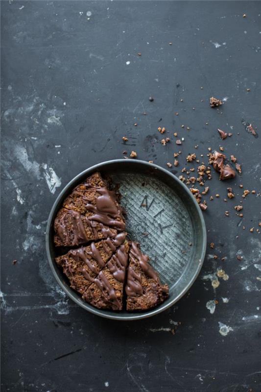 pyragas iš pyrago su kaštonų miltais ir „Mars“ šokolado plytelės gabalėliais, skanios idėjos, ką daryti su kaštonais