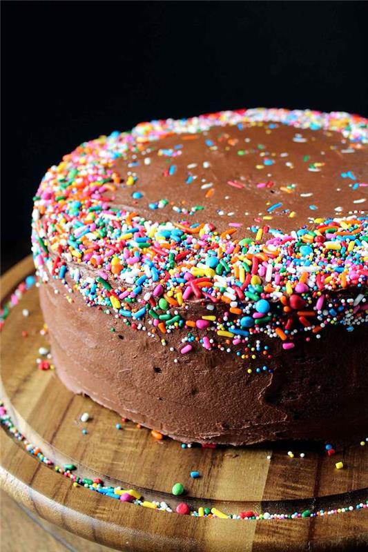 Gimtadienio torto receptas vaikams gimtadienio torto mielas pyrago viršelis saldus ir spalvingas dekoras