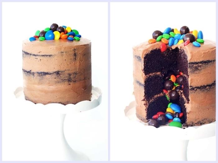 ideja za rojstnodnevno torto s čokolado in smarties, sestavljeno iz treh mehkih biskvitnih tort in na vrhu ganache