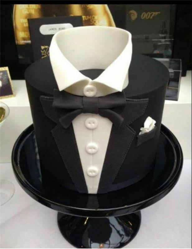 Vrhunec torte za rojstni dan Jamesa Bonda