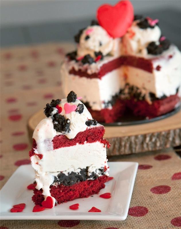 romantik beyaz peynir ve kırmızı kadife pandispanya tarifi, sevgililer günü için kadife kek tatlısı fikri