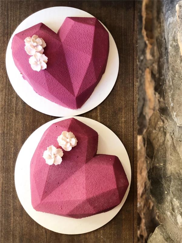 sevgililer günü yemeği için ne tatlısı, sevgililer günü ziyafeti için orijinal kalp şeklinde pasta şablonu
