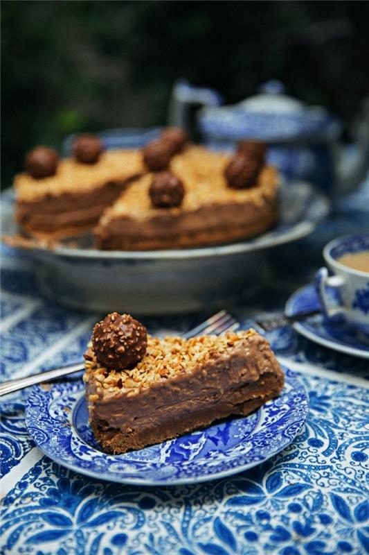 Pyragas „Ferrero Rocher“ be miltų ir be kiaušinių, nekepantis pyragas iš sausainių
