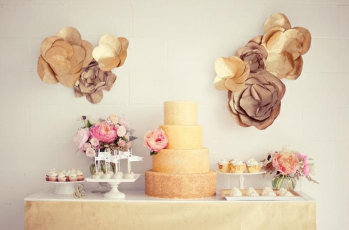 nikah şekeri, cupcakes, pasta lolipopları, çiçek buketleri dekorasyonu, altın kağıt çiçek dekorasyonu, katmanlı düğün pastası