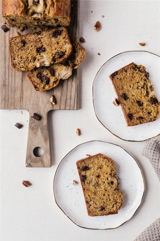 recept za bananin kruh s polnozrnato moko in čokoladnimi žetoni, kako narediti hiter in zdrav prigrizek