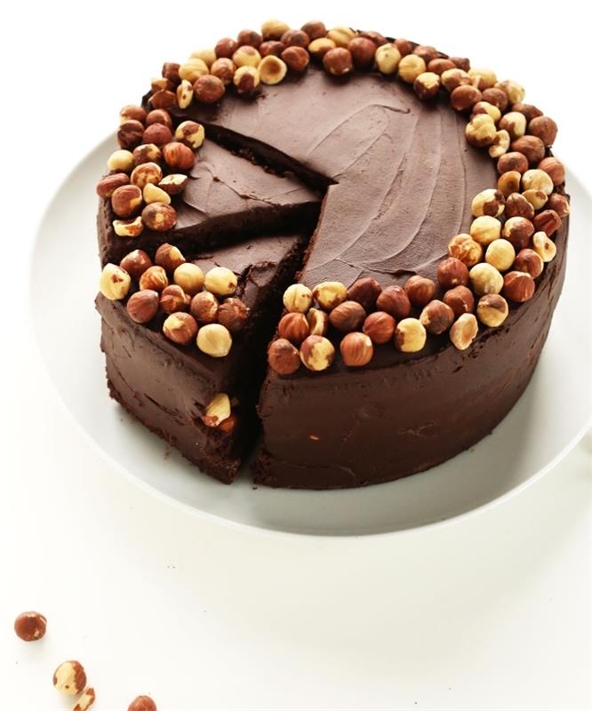 lengvas veganiško šokolado ir lazdyno riešutų be glitimo ir laktozės pyrago receptas, kaip paruošti šokoladinį ganache veganiškame variante