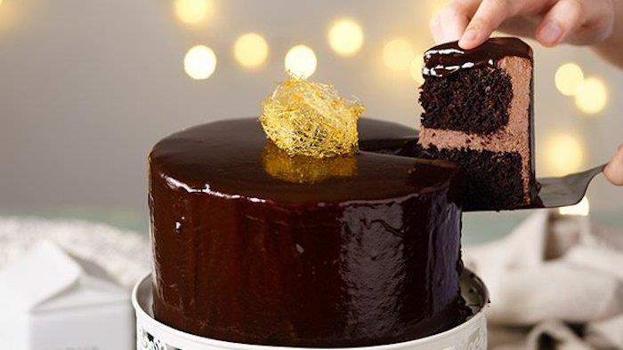 Geriausias šokoladinis pyragas lengvas šokoladinis gimtadienio tortas graži dekoracija