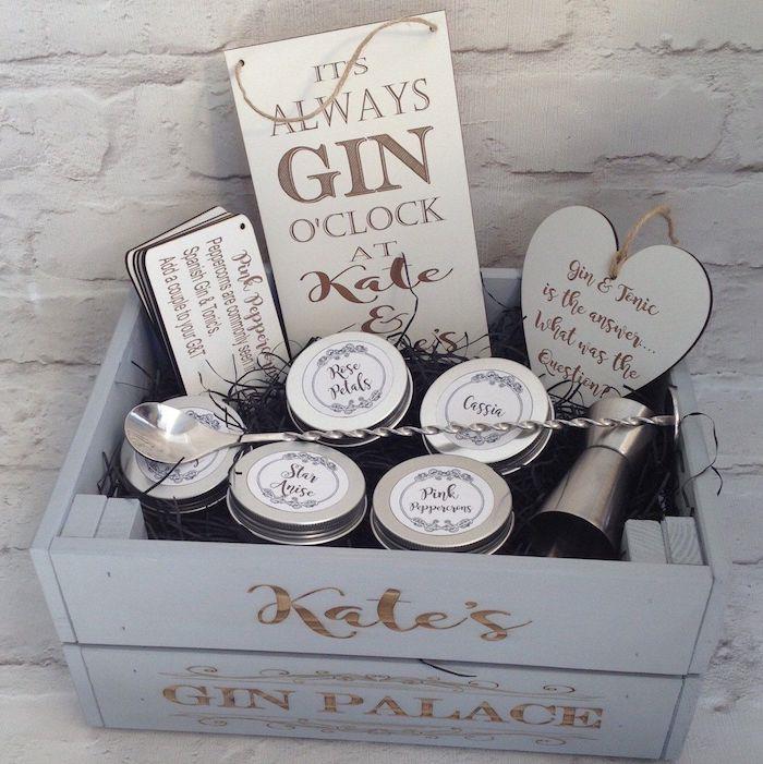 Ideja za darilo za pare novoletna zabava gin box večer s prijatelji kul ideja za darilo