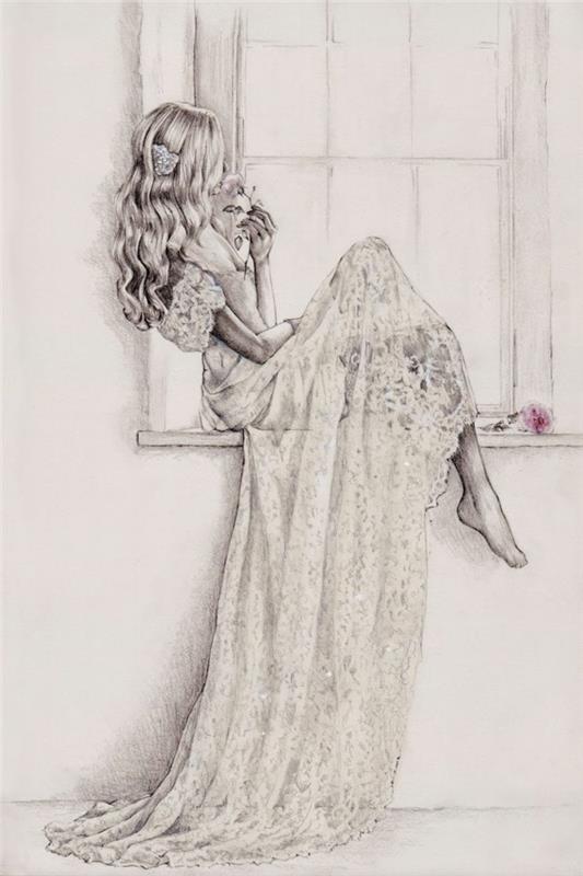 dekle, ki sedi ob oknu in nosi dolgo čipkasto obleko, dolge kodraste lase, lepo dekle, ki riše, s cvetjem