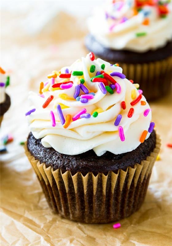 cupcake-icing-the-pastry-delight-cupcake-icing-icing-a-cupcake-deco