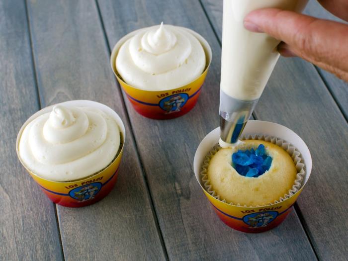 cupcake-icing-icing-a-cupcake-cake-decorating-cake-decorating-idea