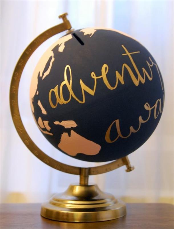 zemeljski globus po meri s črno barvo, risbo zlate barve, šablono celin, razen za potovanje