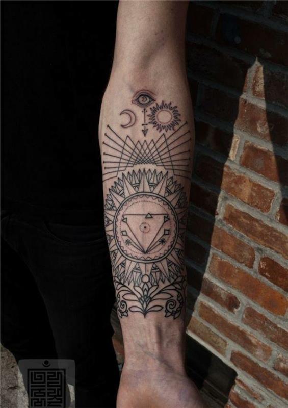 Grafinis tatuiruotės stilius ant rankos dilbio, laisvės tatuiruotė, apskritimo tatuiruotės grafika, apsupta simbolių