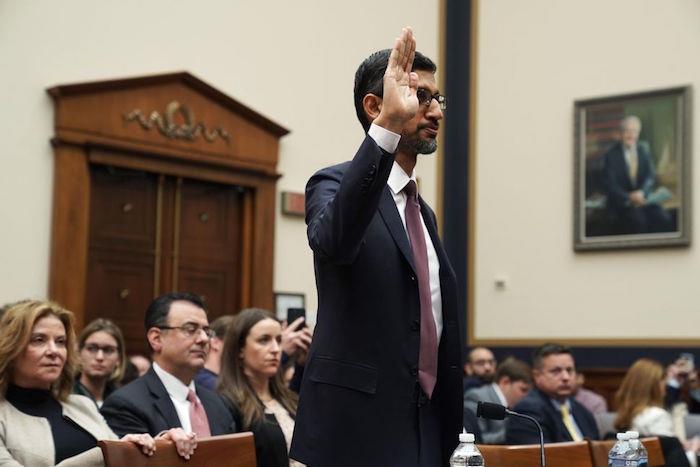 „Google“ generalinis direktorius Sundar Pichai JAV kongrese paaiškins „Google“ apgaulingą naudotojų stebėjimo ir duomenų apdorojimo praktiką