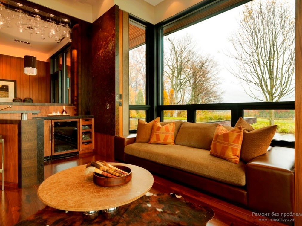 Pohištvo erker in dnevna soba sta oblikovana v istem slogu in barvi.