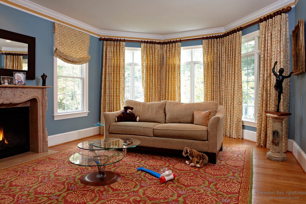 Fotelj je barvno usklajen z zaobljenimi oblikami in nizkim hrbtom - odličen kraj za branje in sprostitev