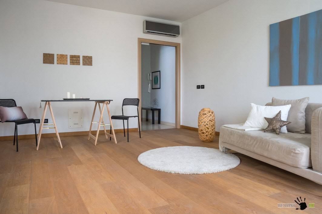 Interni moderni minimalisti del soggiorno