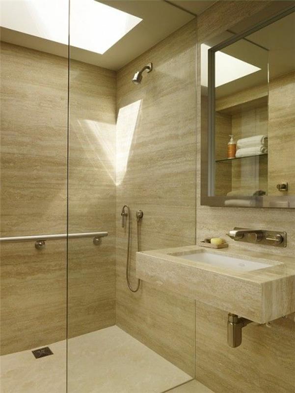 vonios kambarys su didelėmis plytelėmis-gražus ir gražus