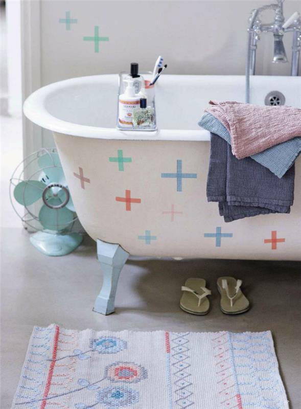 didelis vonios kambarys-kilimas-ikea-graži-idėja-spalvinga-durų kilimėlis