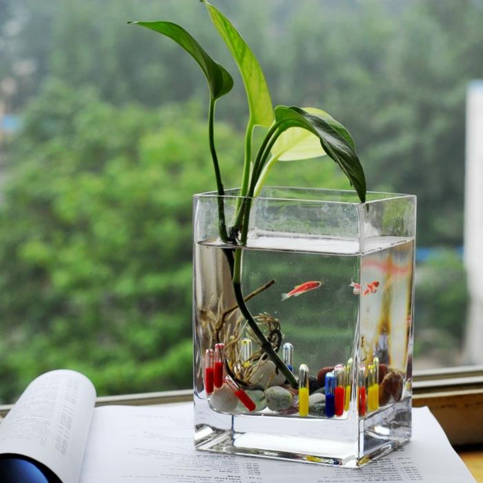 velika vaza-vaza-poceni-steklo-vaza-steklo-vaze-posins-v-vodi-zelena-rastlinska vaza