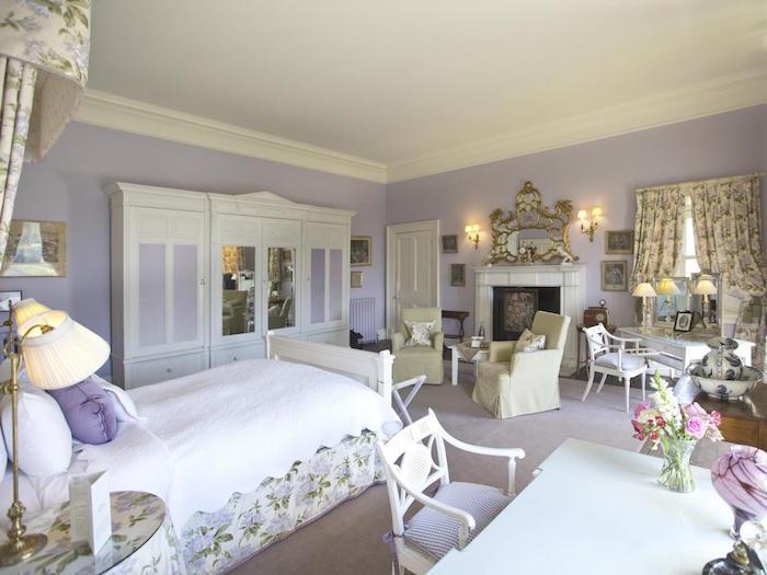 prenses kale yatak odası dekoru, mor leylak rengi duvar boyası