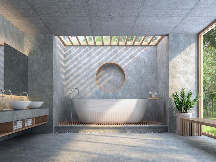 bahçeye bakan cumbalı büyük açık banyo, bağımsız küvetli beton duvar ve tavan zemin