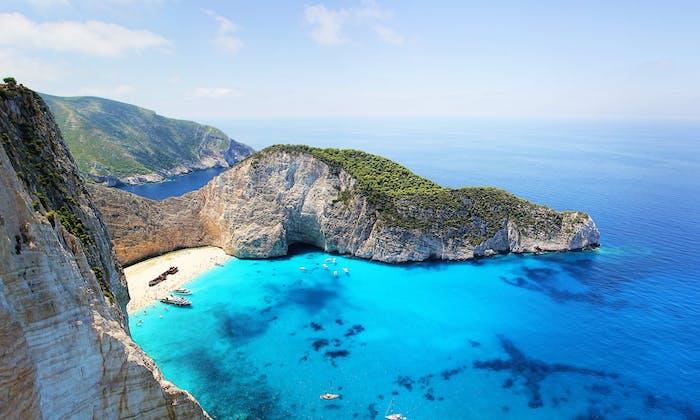 Zakynthos Yunanistan manzara resmi, yaz duvar kağıdı, berrak mavi sular ve yeşil hake ve beyaz kayalar ile doğanın çarpıcı güzelliği