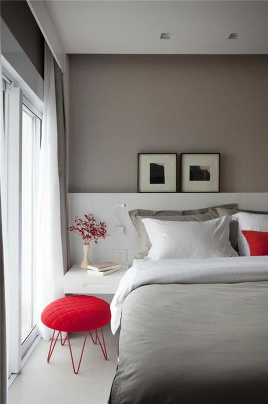 kırmızı unsurlarla inci grisi yatak odası ile hangi renk eşleştirilir