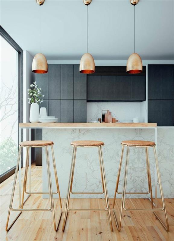 Kömür grisi mobilyalar ve bronz metalik asılı zemin lambaları ile inci grisi mutfak rengi