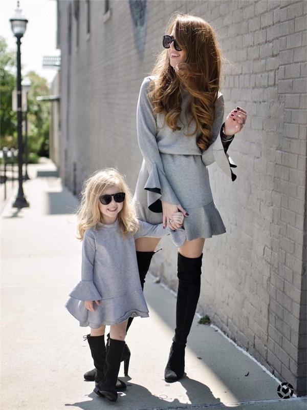 Çocuklarınızla uyumlu kıyafetler nasıl giyilir, kısa gri elbise fikri, anne kızı kıyafeti, komple anne kızı kıyafeti