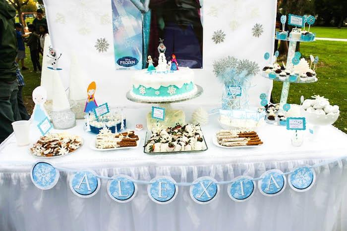 rojstnodnevna torta-za-tvoje-dekle-z-elsa-zamrznjena-rojstnodnevna-torta-dekoracije-tematska dekoracija