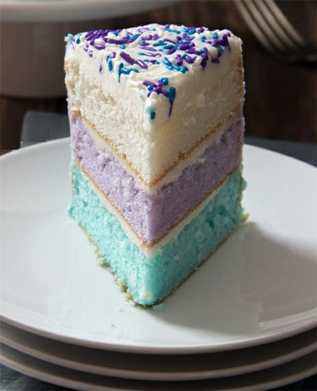 Zamrznjena torta-fotografija-na-torta-elsa-in-ana-sladkor-testo-figurica-tribarvna