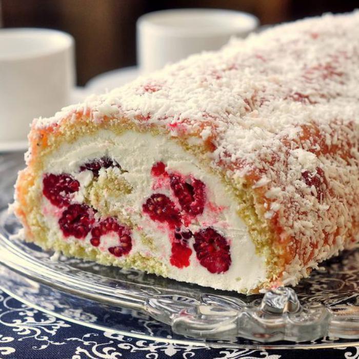 aviečių-fantastiškas-pyragas-ritininis tortas
