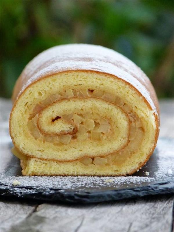 paprastas-genoise-roll-tortas-su vaisiais