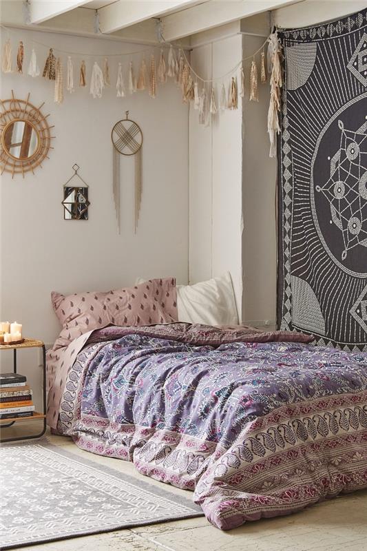 hipi elegantna soba ali soba v boemskem slogu z lesenim stropom in stensko tapiserijo, model venca v bež tkaninah diy