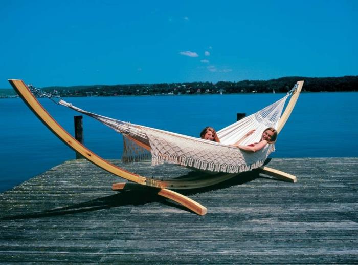 viseča mreža na lesenem stojalu-poceni-vrtno-pohištvo-fateuil-relax-de-jardin