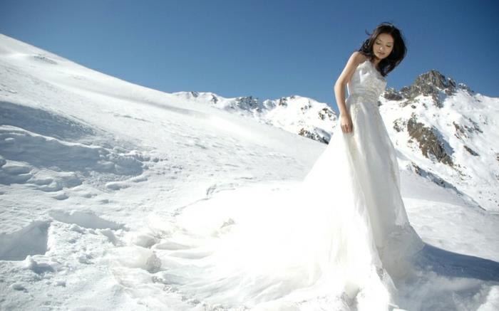 snežna višina-snežne razmere-alpe-fotografija-bela-obleka