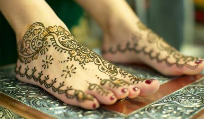stopala kana, zelena kana, ki se nanese na ženska stopala, rituala okrasitve