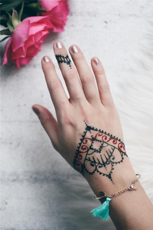 tetovaža kane, črna in rdeča šablona za oblikovanje kane za ženske, tetovaža na roki in prstu