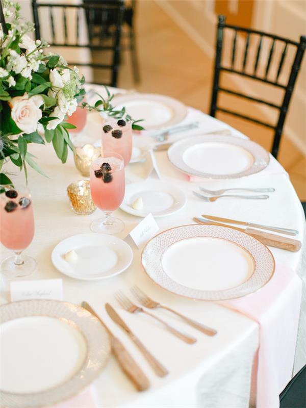 Dekoracija poročne mize elegantna poročna osrednja ideja poročne dekoracije vrtnice in potonike