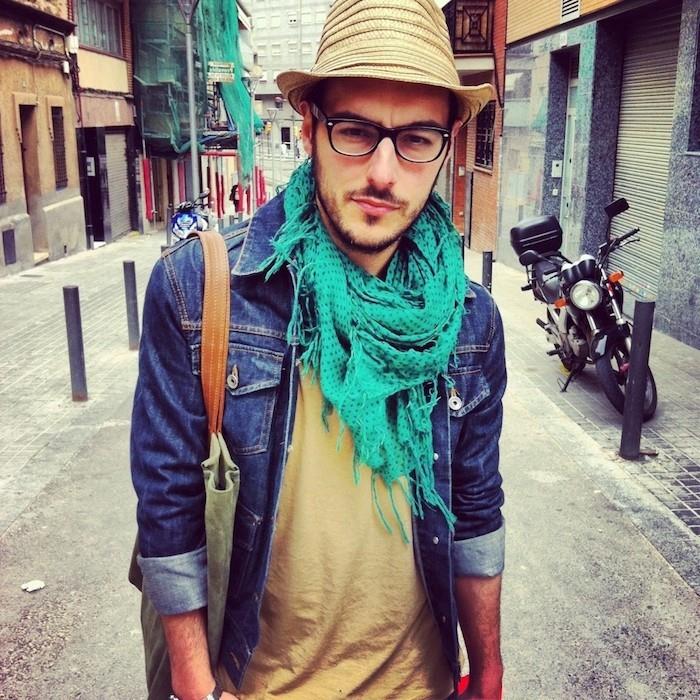 hipster-fashion-man-jean jakna iz slamnatega klobuka očala za brado 3 dni torba na rami