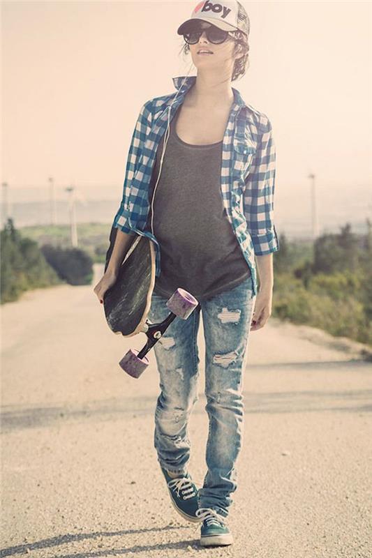 dekliška dolga obleka s hipstersko srajco in ženskimi kombi čevlji