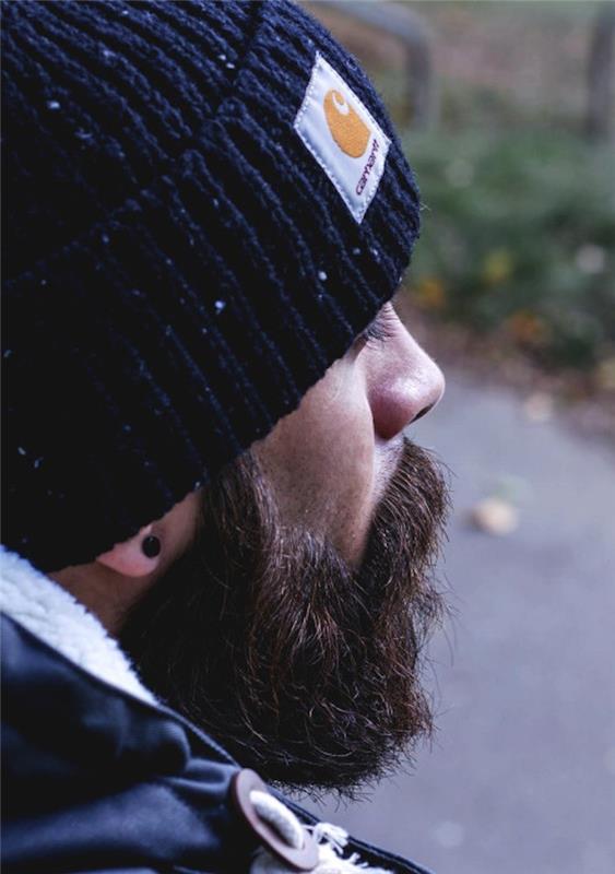 hipster-man-brada-care-carhartt-blue-cap-idees-tyle