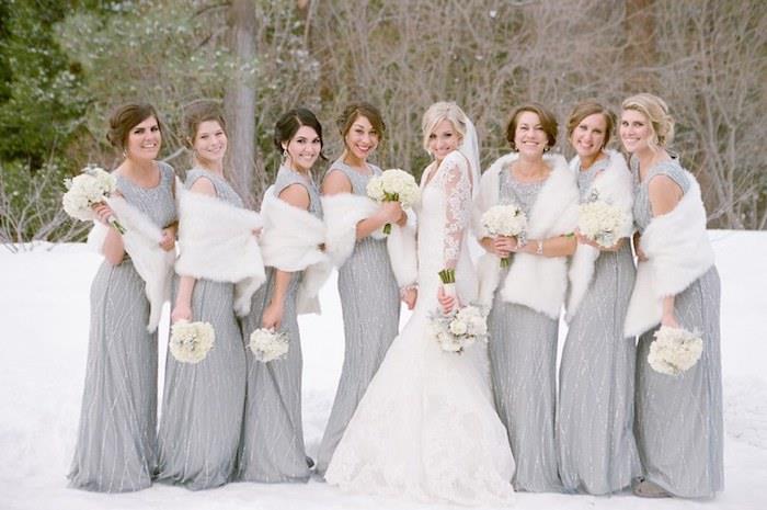 Kış düğünü nedime elbisesi temalı gelinlik kıyafeti için seçmek için gümüş uzun elbise