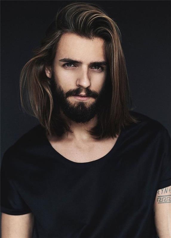 Modele uzun saçlı erkek orta uzun sakallı manken saç modeli