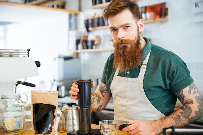 büyük sakallı sakal bakımı kızıl saçlı hipster