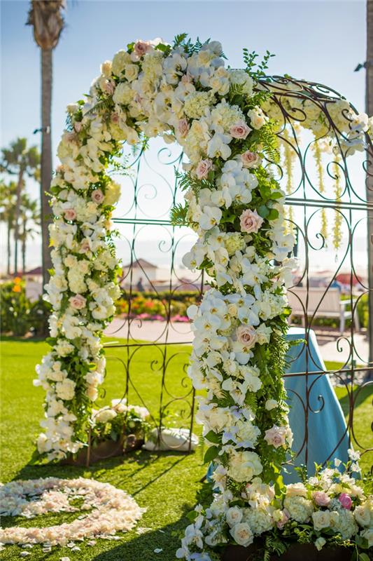 Düğün için masa buketi düğün için çiçek dekoru harika bir fikir havalı demir kemer
